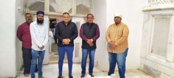 कांग्रेस ने औरंगजेब की कब्र पर जाने वाले भाजपा नेताओं का किया पर्दाफाश